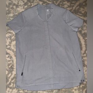 FIGS Women’s Limbe Pintuck Collarless Moto Scrub Top Gray XS